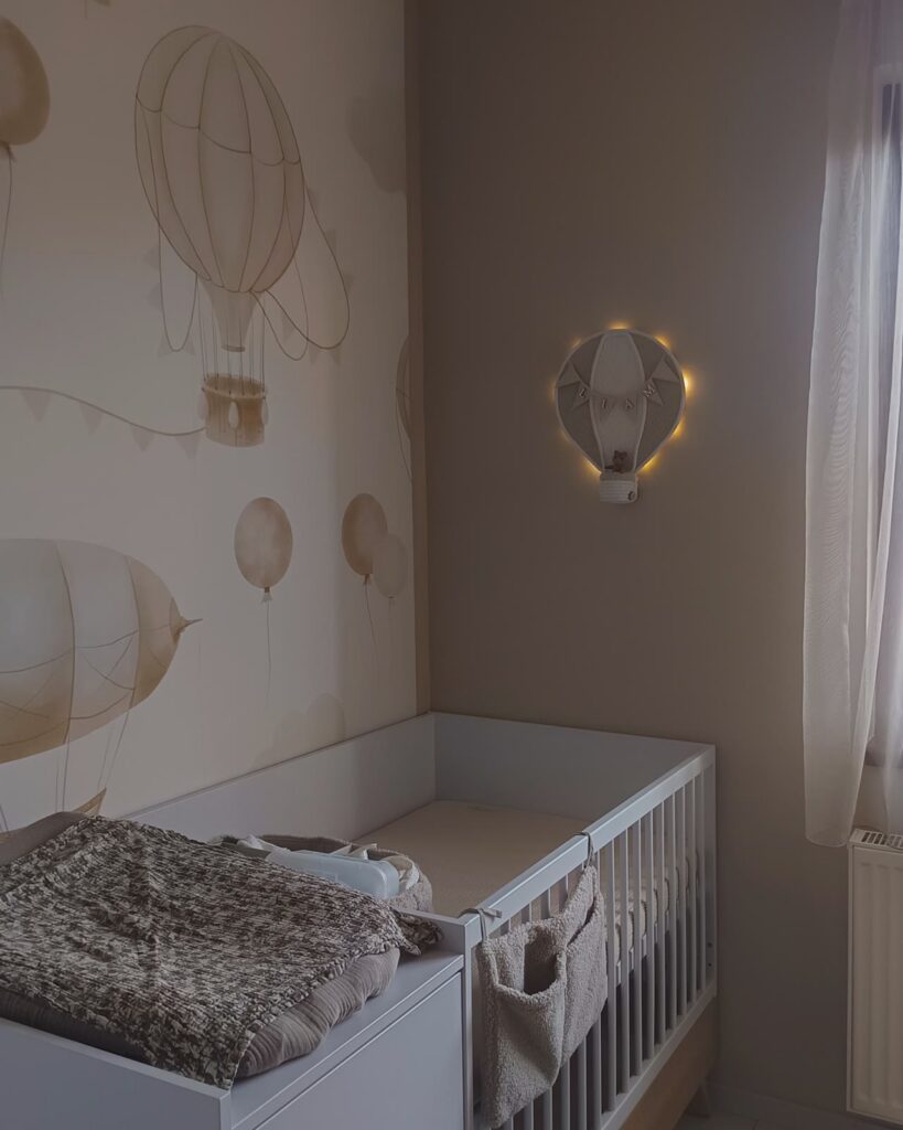 Vevői fotó: WonderFlower falidísz egy babaszobában