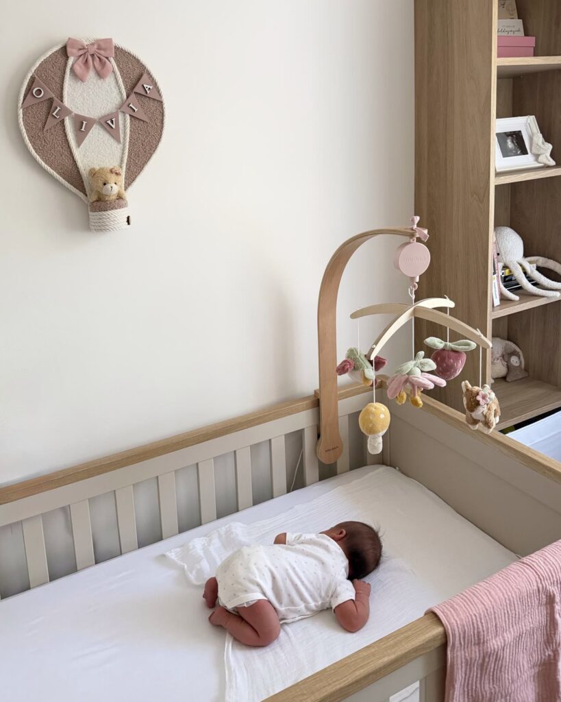 Vevői fotó: WonderFlower falidísz egy babaszobában